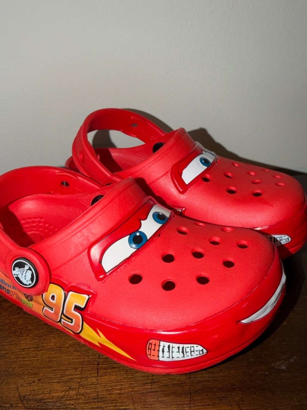 Disney Pixar Cars Lightning McQueen Little Kids Light-Up Crocs Size C10